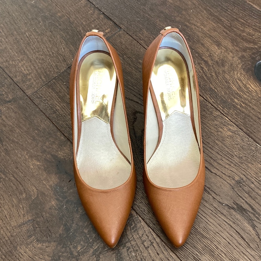 MICHAEL Michael Kors Camel Pointed Leather Pumps size 7.5